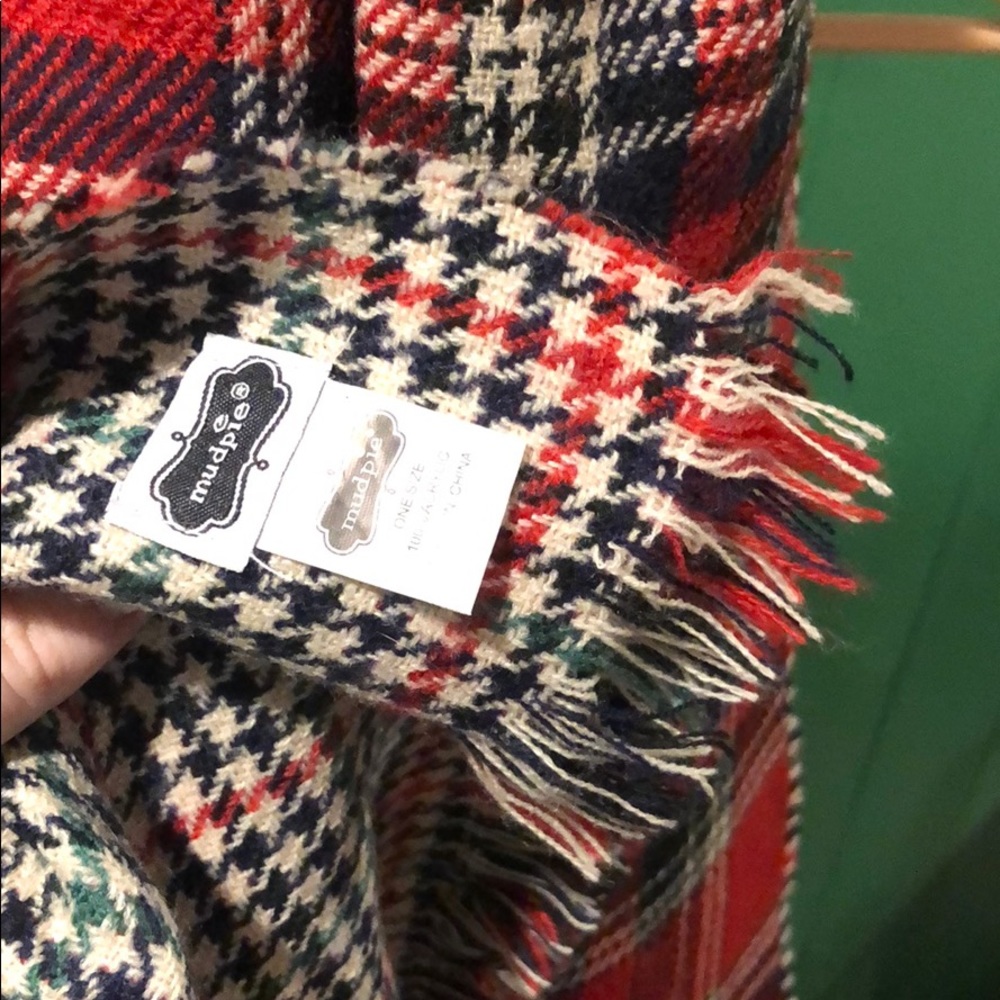 Patterned scarf - Picture 3 of 3